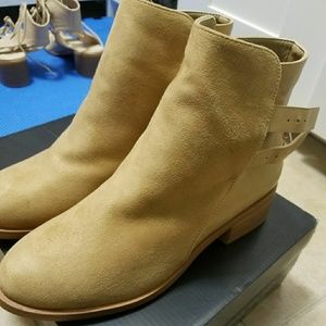 FOREVER 21 suede ankle boots!